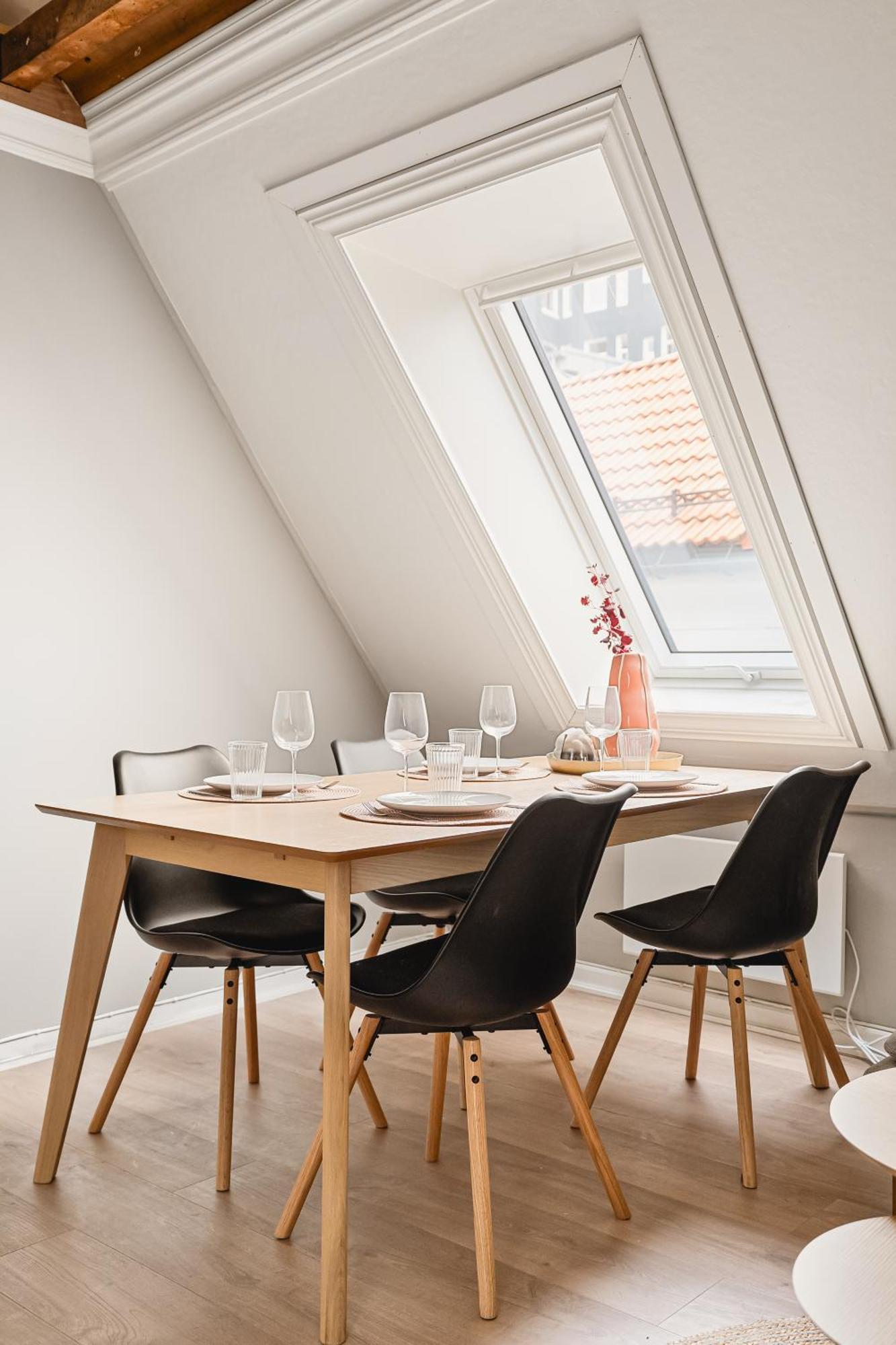Ferienwohnung 2024 Renovated Luxury Penthouse! Up To 9 Guests! Bergen Exterior foto